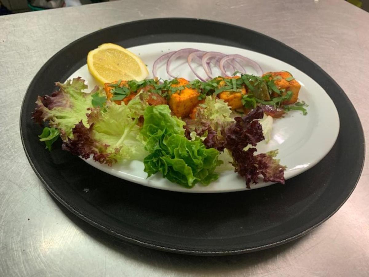 Mountain Creek Motel Bar&Restaurant Mount Beauty Bagian luar foto