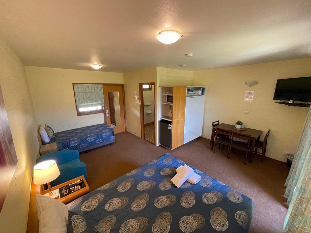 Mountain Creek Motel Bar&Restaurant Mount Beauty Bagian luar foto