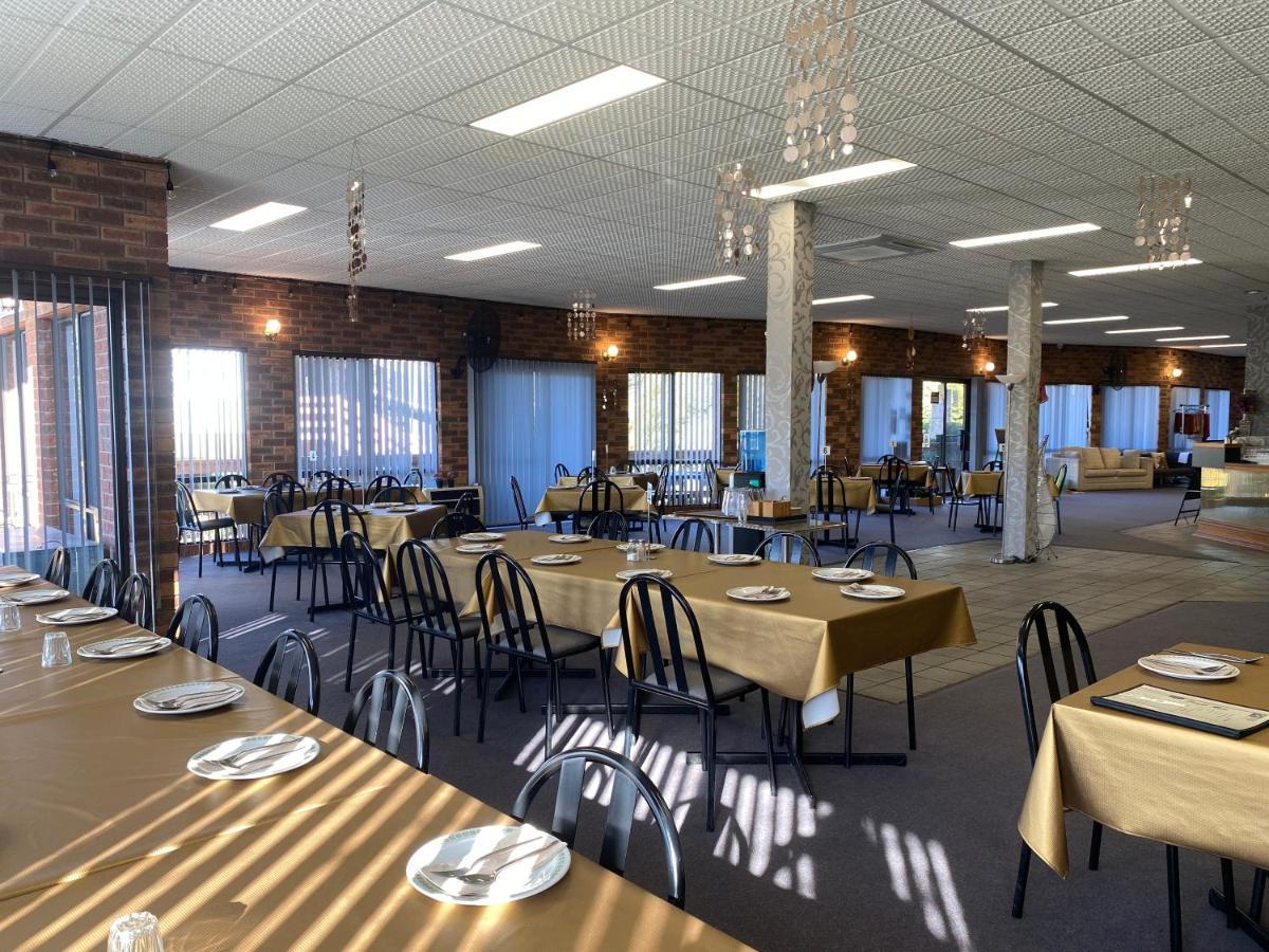 Mountain Creek Motel Bar&Restaurant Mount Beauty Bagian luar foto