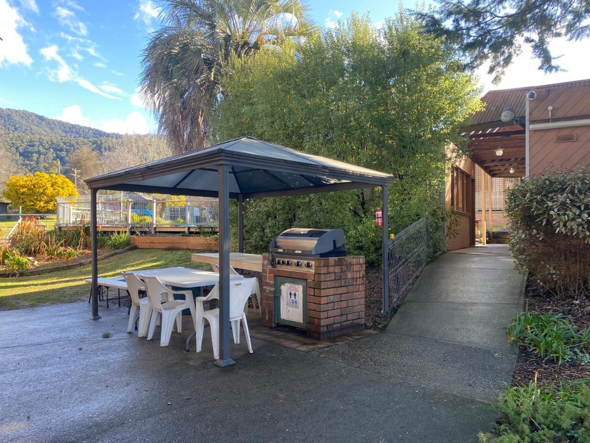 Mountain Creek Motel Bar&Restaurant Mount Beauty Bagian luar foto
