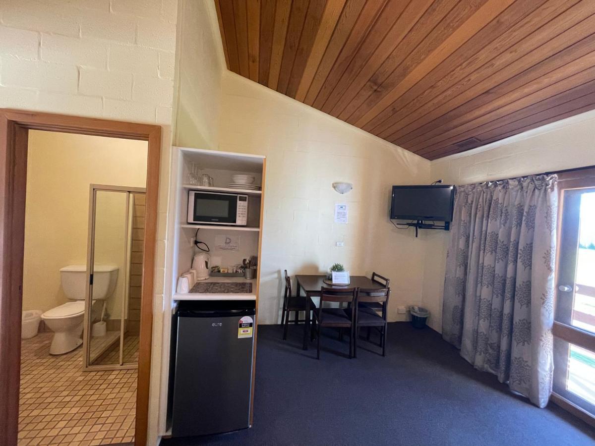 Mountain Creek Motel Bar&Restaurant Mount Beauty Bagian luar foto