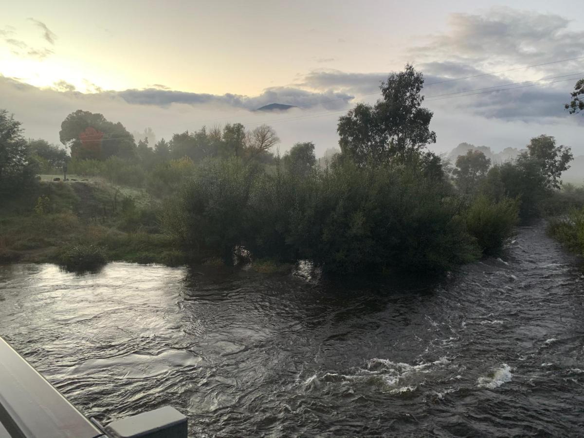 Mountain Creek Motel Bar&Restaurant Mount Beauty Bagian luar foto