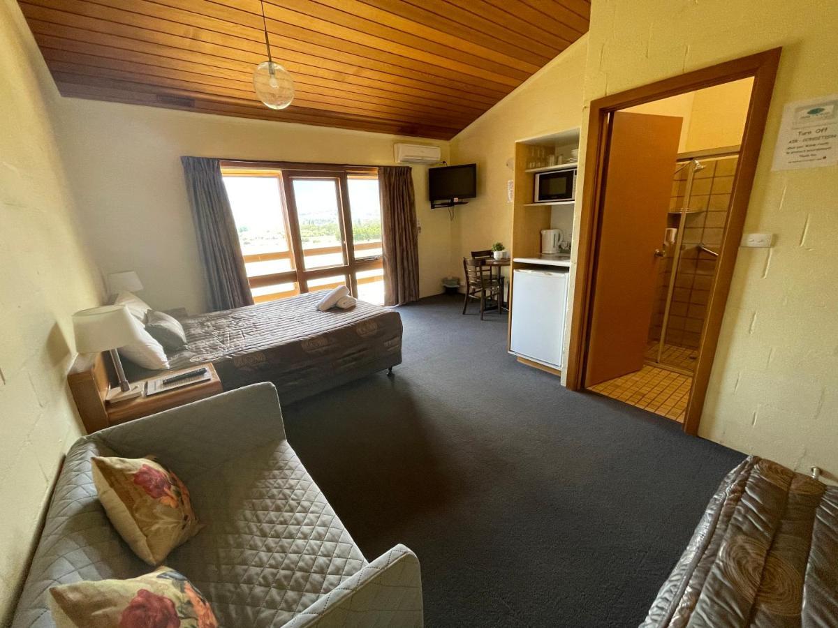 Mountain Creek Motel Bar&Restaurant Mount Beauty Bagian luar foto