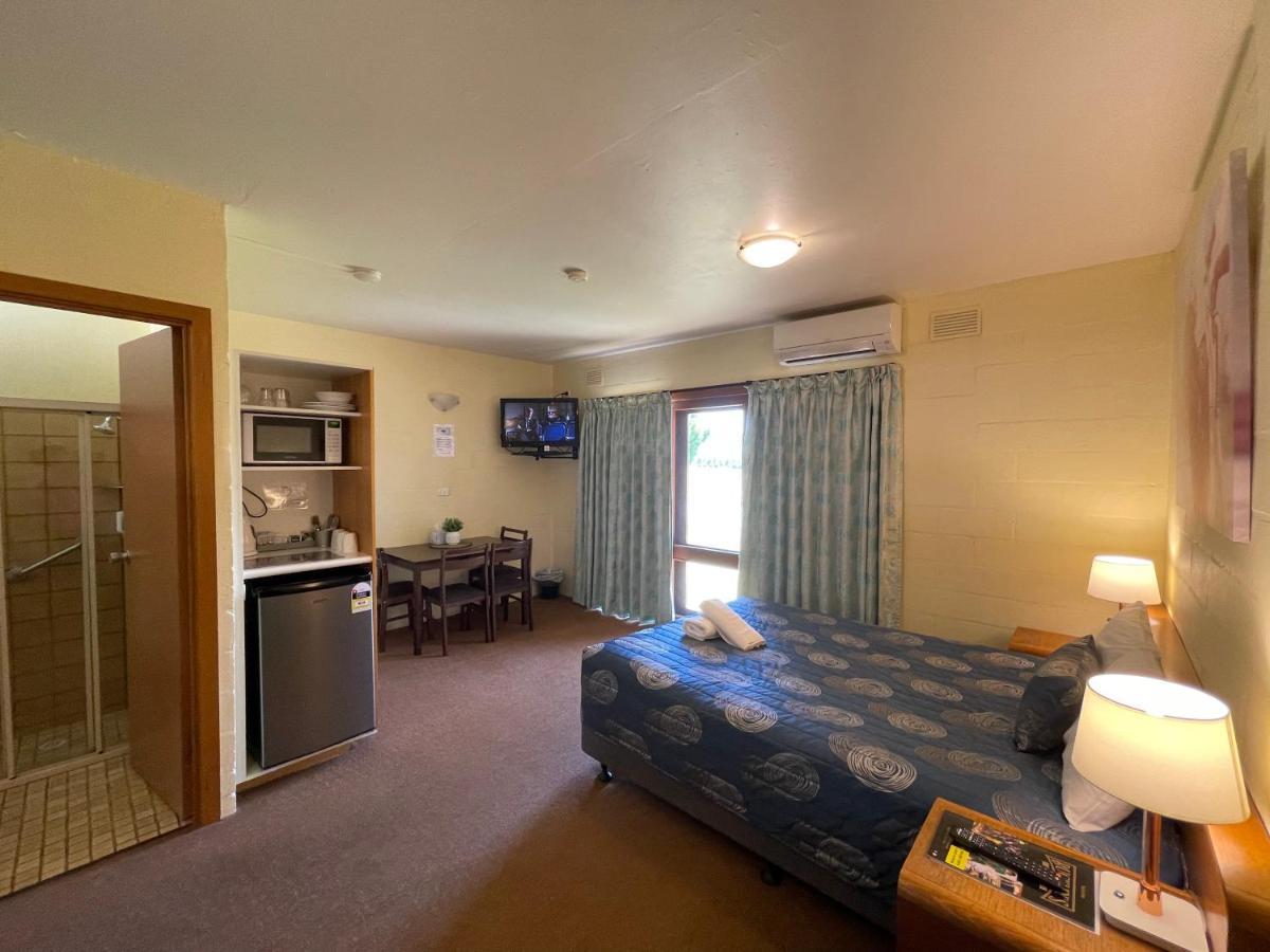 Mountain Creek Motel Bar&Restaurant Mount Beauty Bagian luar foto