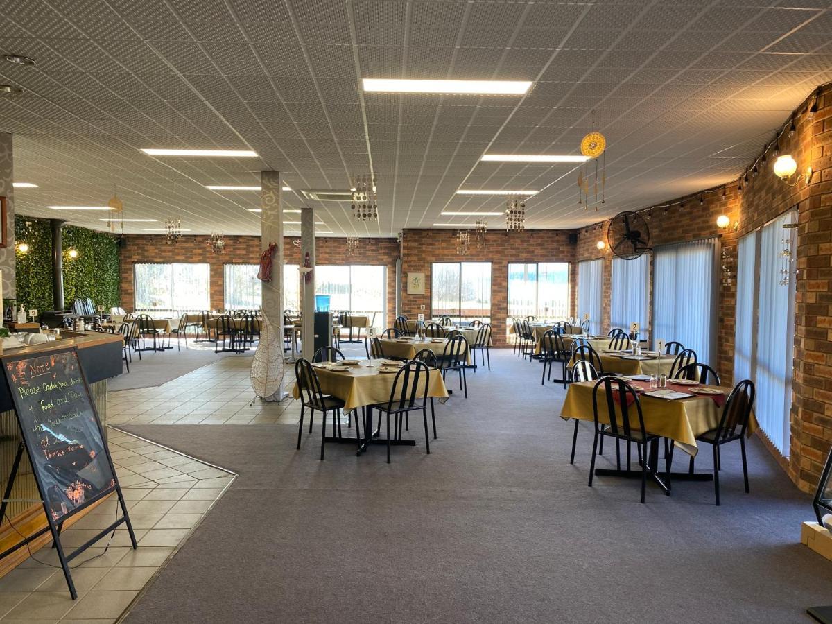 Mountain Creek Motel Bar&Restaurant Mount Beauty Bagian luar foto