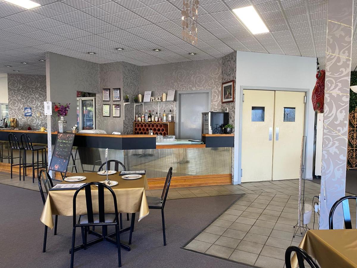 Mountain Creek Motel Bar&Restaurant Mount Beauty Bagian luar foto