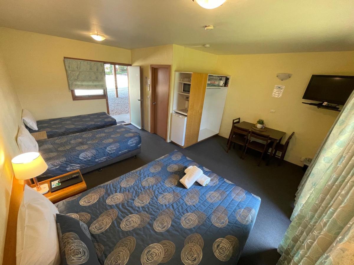 Mountain Creek Motel Bar&Restaurant Mount Beauty Bagian luar foto