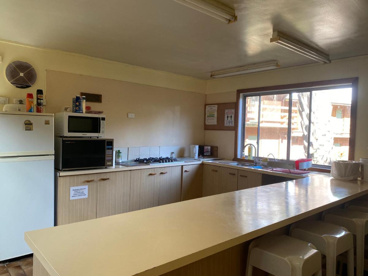 Mountain Creek Motel Bar&Restaurant Mount Beauty Bagian luar foto