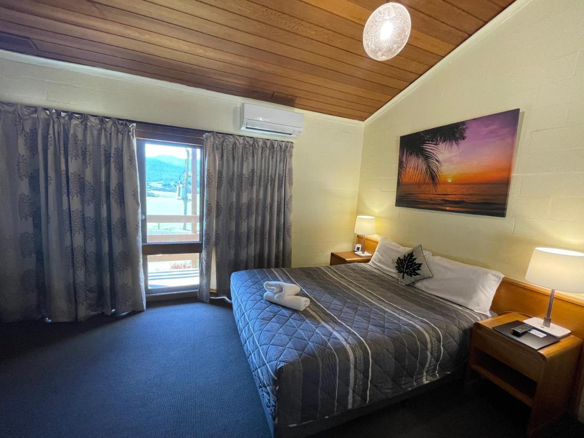 Mountain Creek Motel Bar&Restaurant Mount Beauty Bagian luar foto