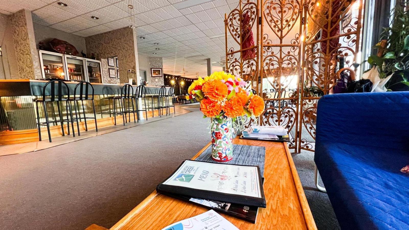 Mountain Creek Motel Bar&Restaurant Mount Beauty Bagian luar foto