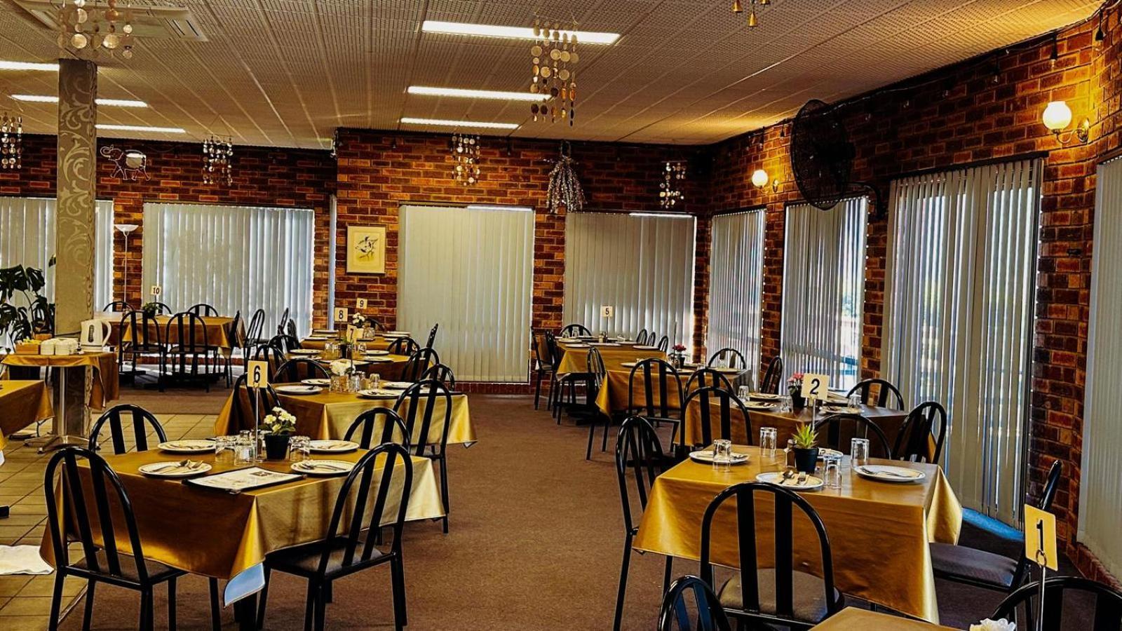 Mountain Creek Motel Bar&Restaurant Mount Beauty Bagian luar foto