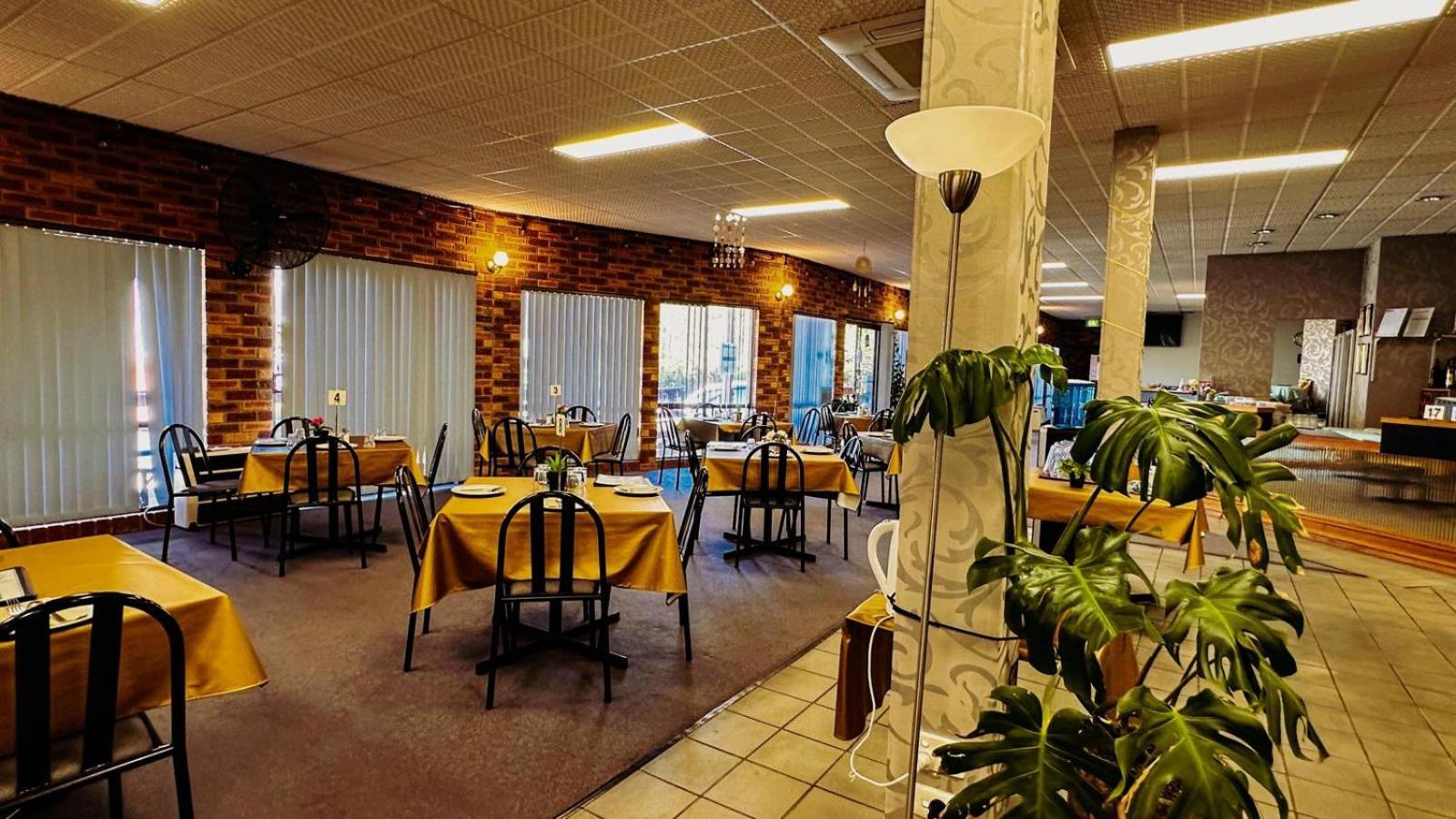 Mountain Creek Motel Bar&Restaurant Mount Beauty Bagian luar foto