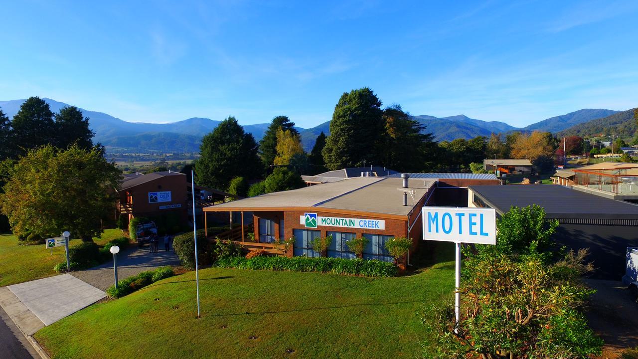 Mountain Creek Motel Bar&Restaurant Mount Beauty Bagian luar foto