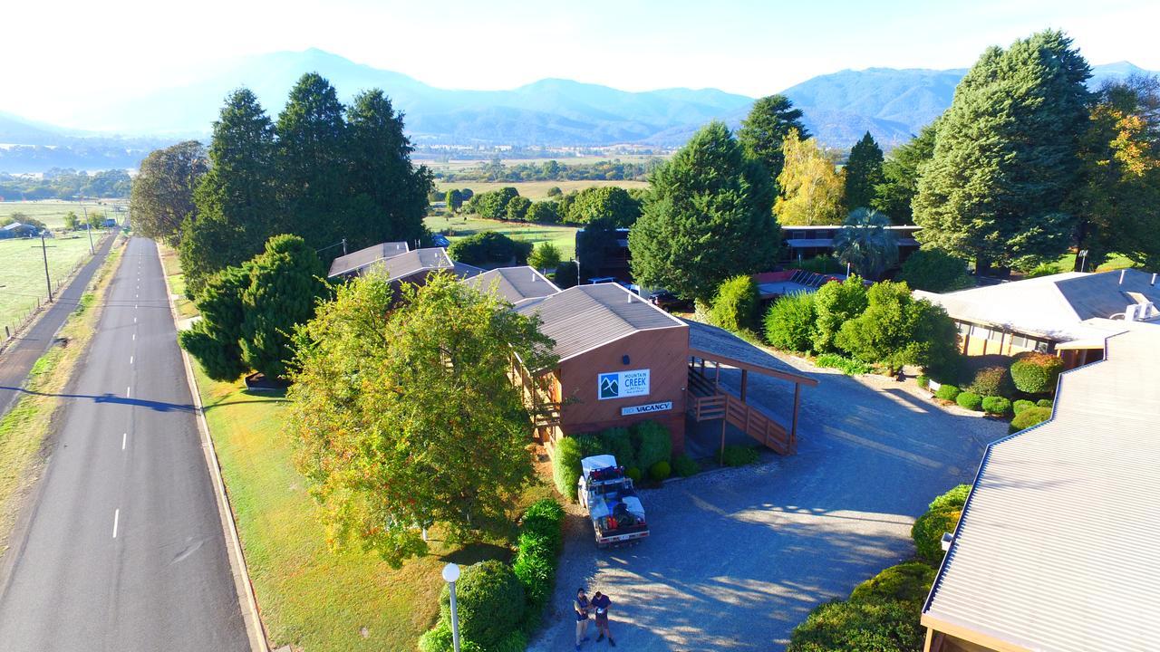 Mountain Creek Motel Bar&Restaurant Mount Beauty Bagian luar foto