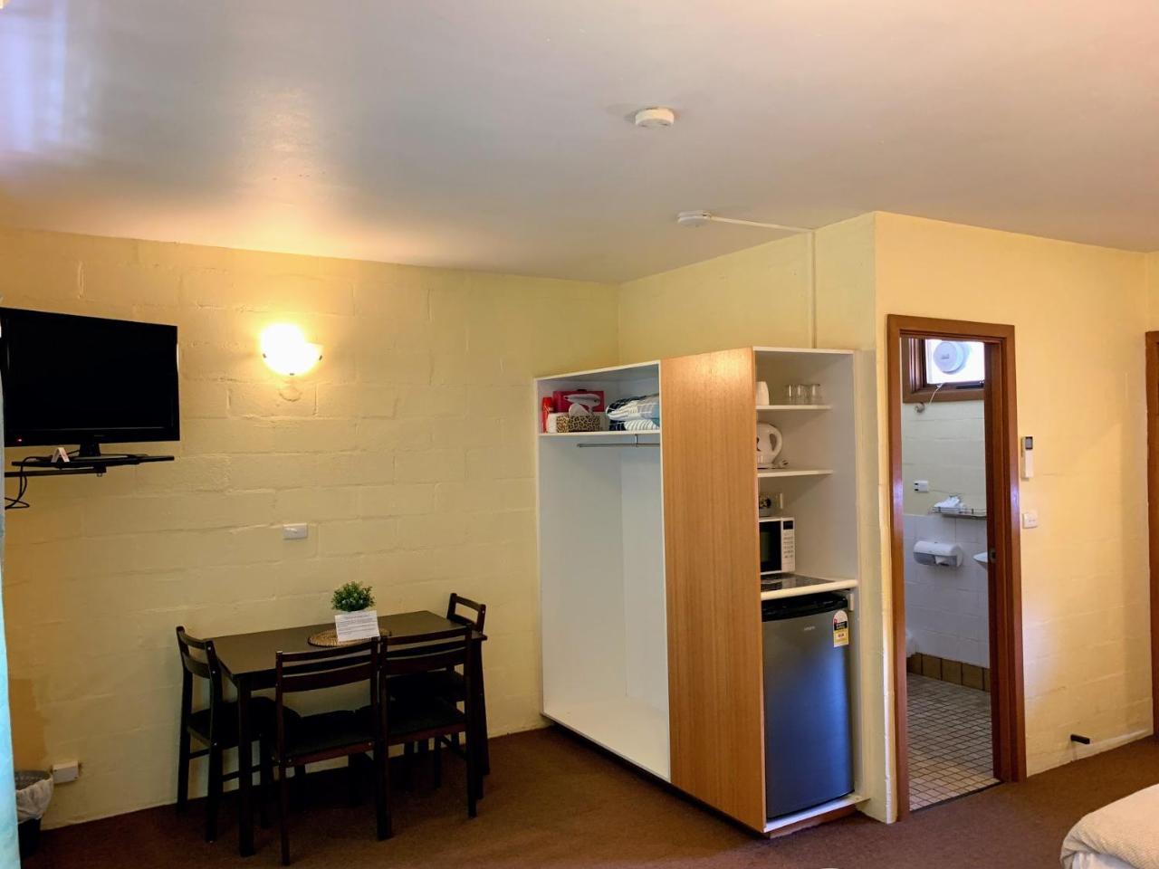 Mountain Creek Motel Bar&Restaurant Mount Beauty Bagian luar foto